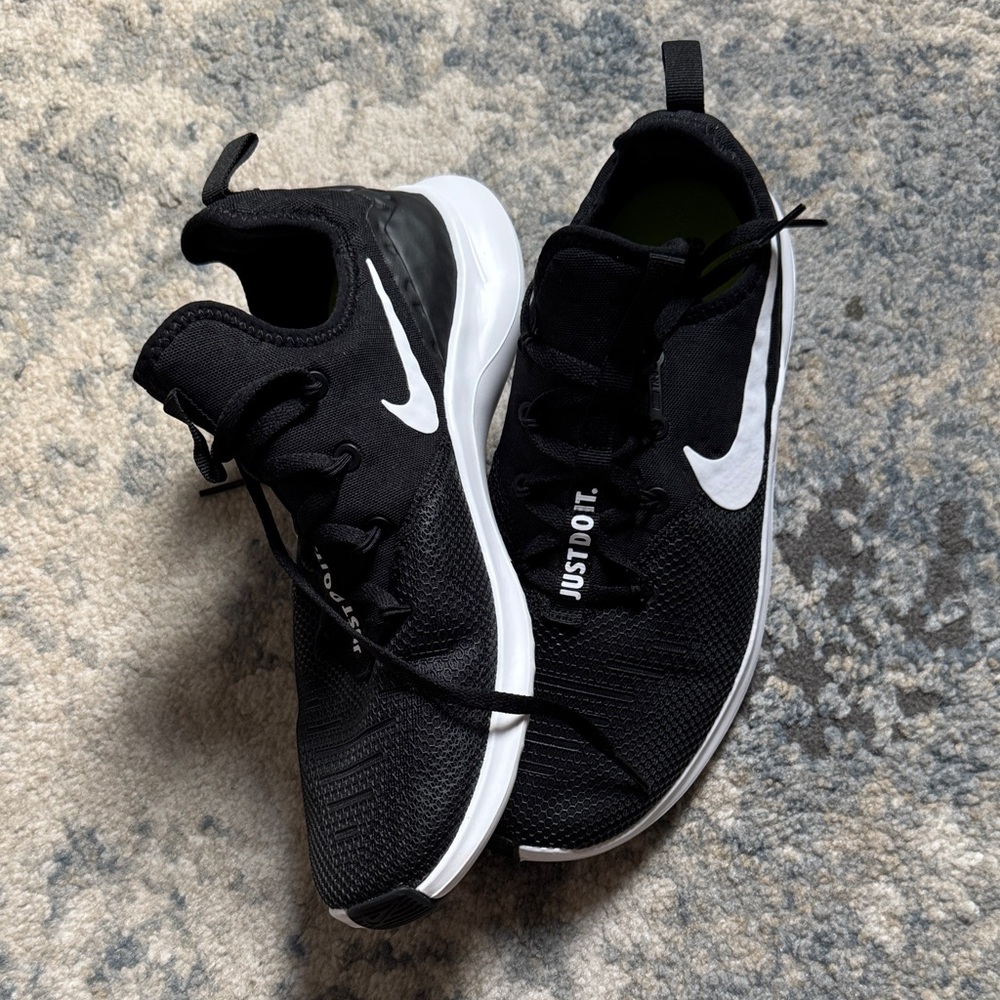 Nike Black and White Running Sneakers